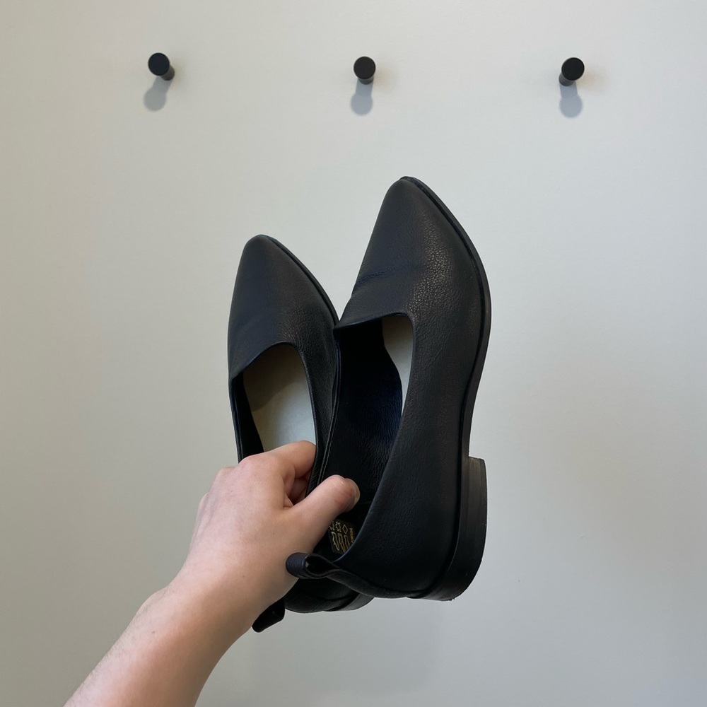Frank & Oak Black Leather Pointed Toe Flat Loafers in Size 7